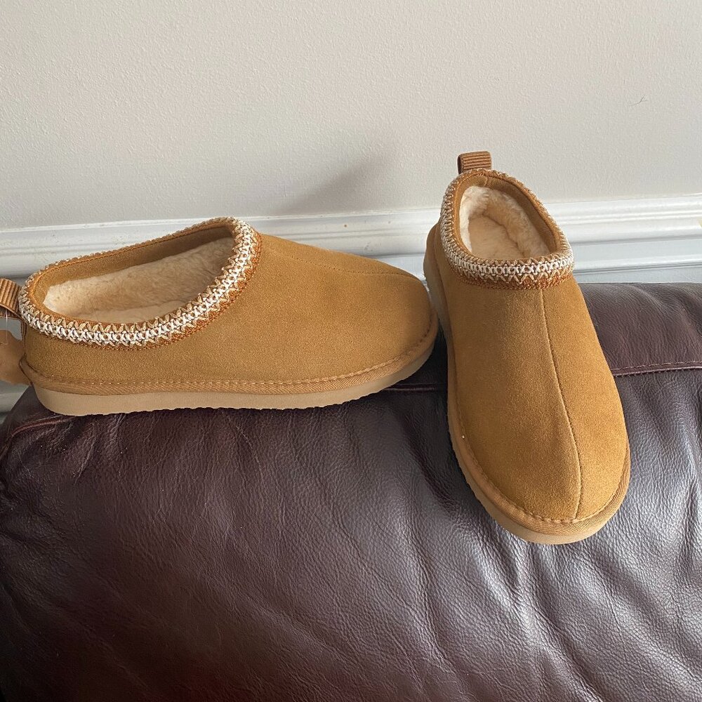 SUEDE &SHEEPSKIN MINI BOOTS SIZE 9
